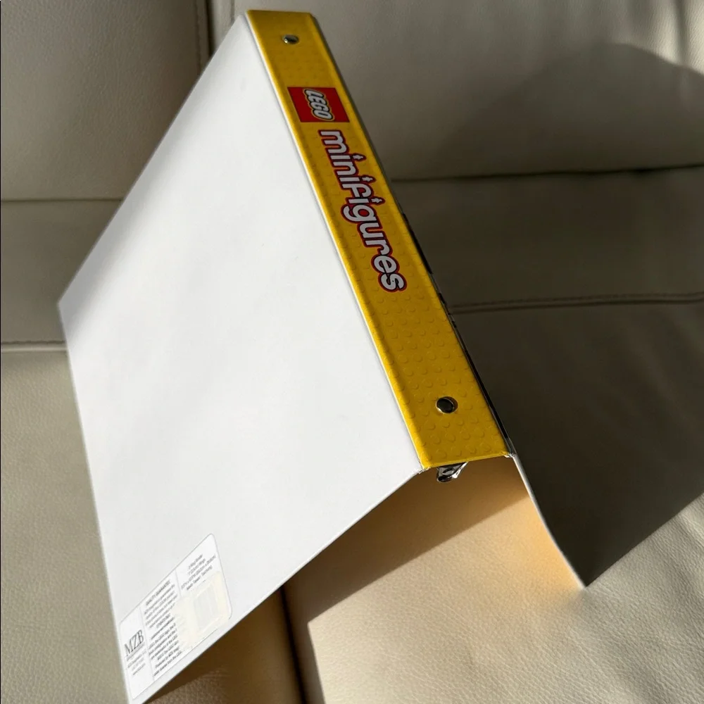 LEGO Character Three‎ Ding Binder